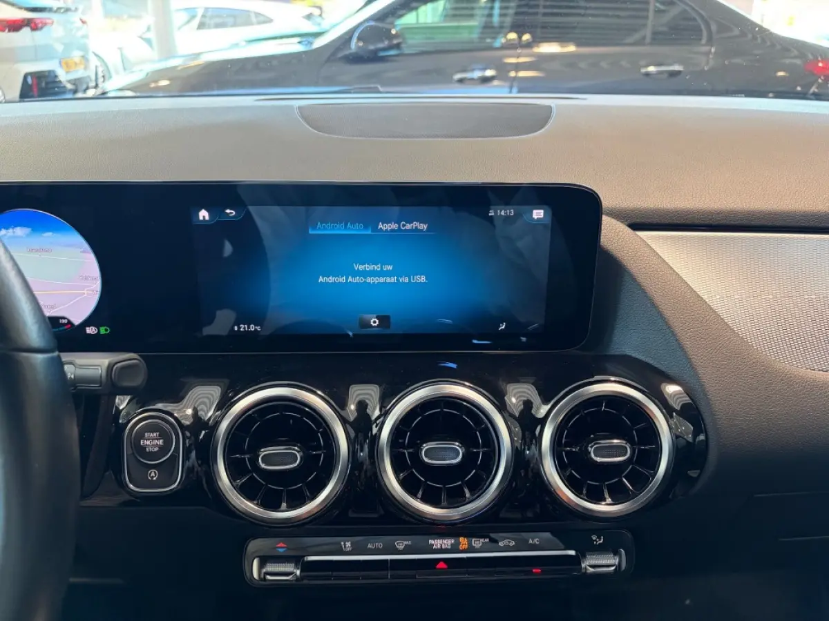 B 180 Aut. Leder LED Camera MBUX Widescreen Carplay Android e.Trekhaak