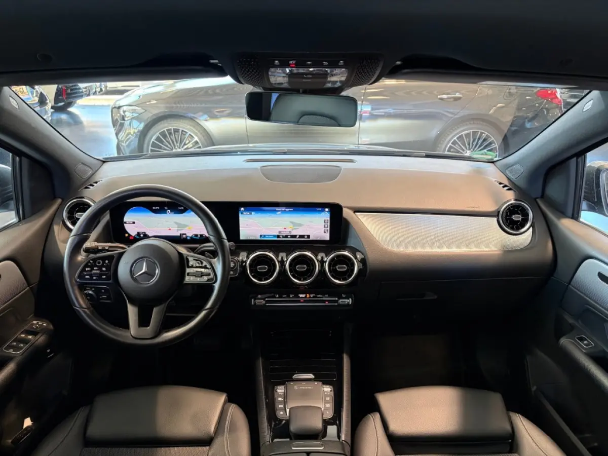 B 180 Aut. Leder LED Camera MBUX Widescreen Carplay Android e.Trekhaak