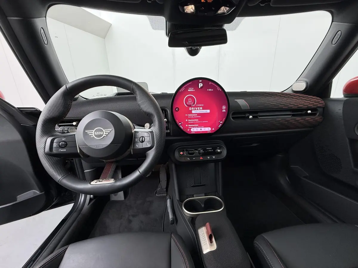 Cooper C JCW-trim | Pakket XL | Adaptive Cruise | Panoramadak | Harman Kardon | Stoel- stuurverwarming