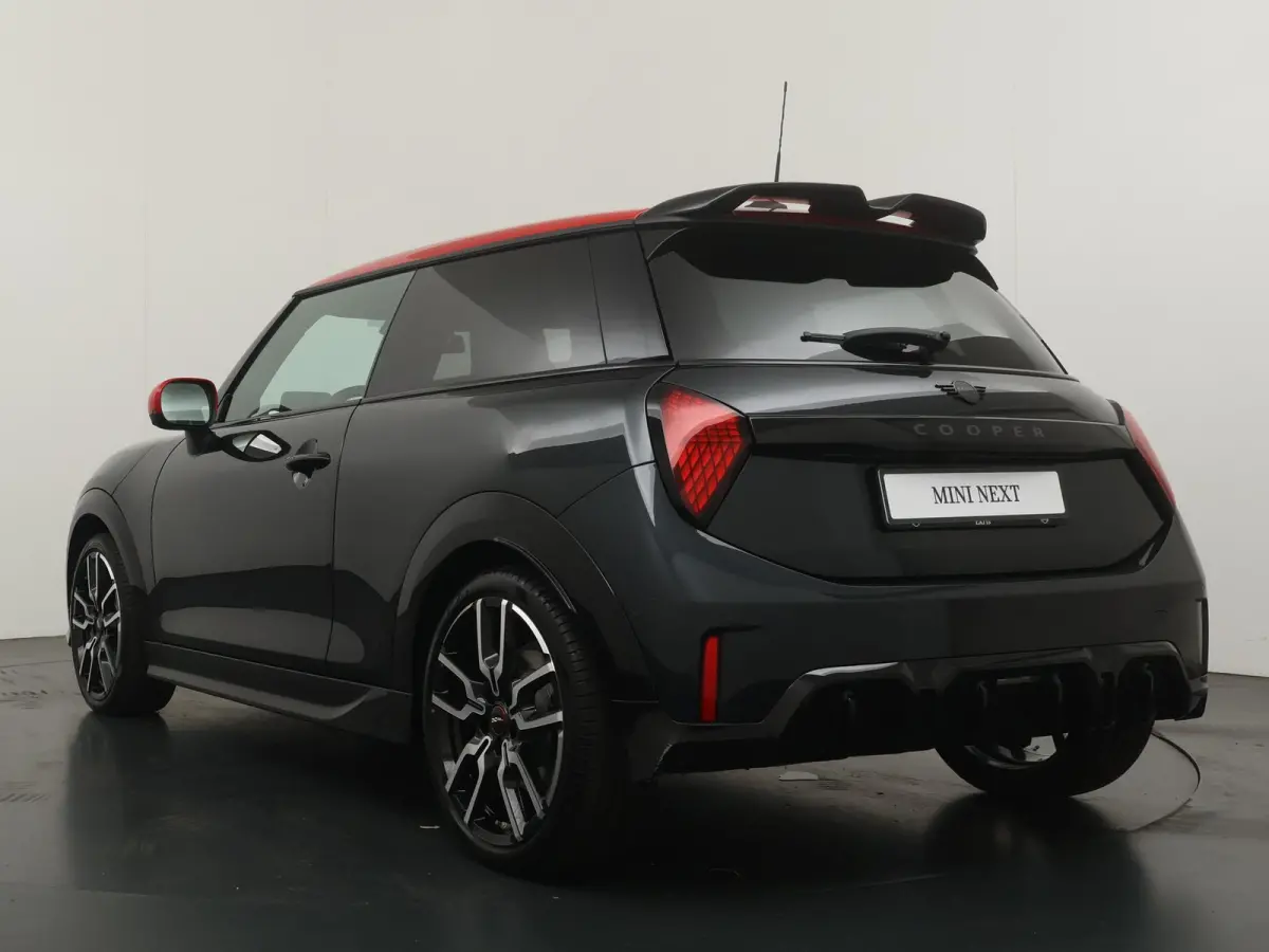 Cooper C JCW-trim | Pakket XL | Adaptive Cruise | Panoramadak | Harman Kardon | Stoel- stuurverwarming