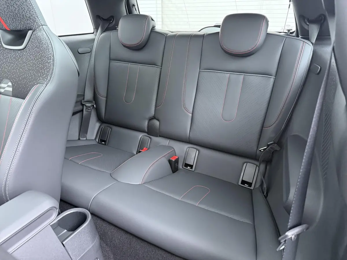 Cooper C JCW-trim | Pakket XL | Adaptive Cruise | Panoramadak | Harman Kardon | Stoel- stuurverwarming