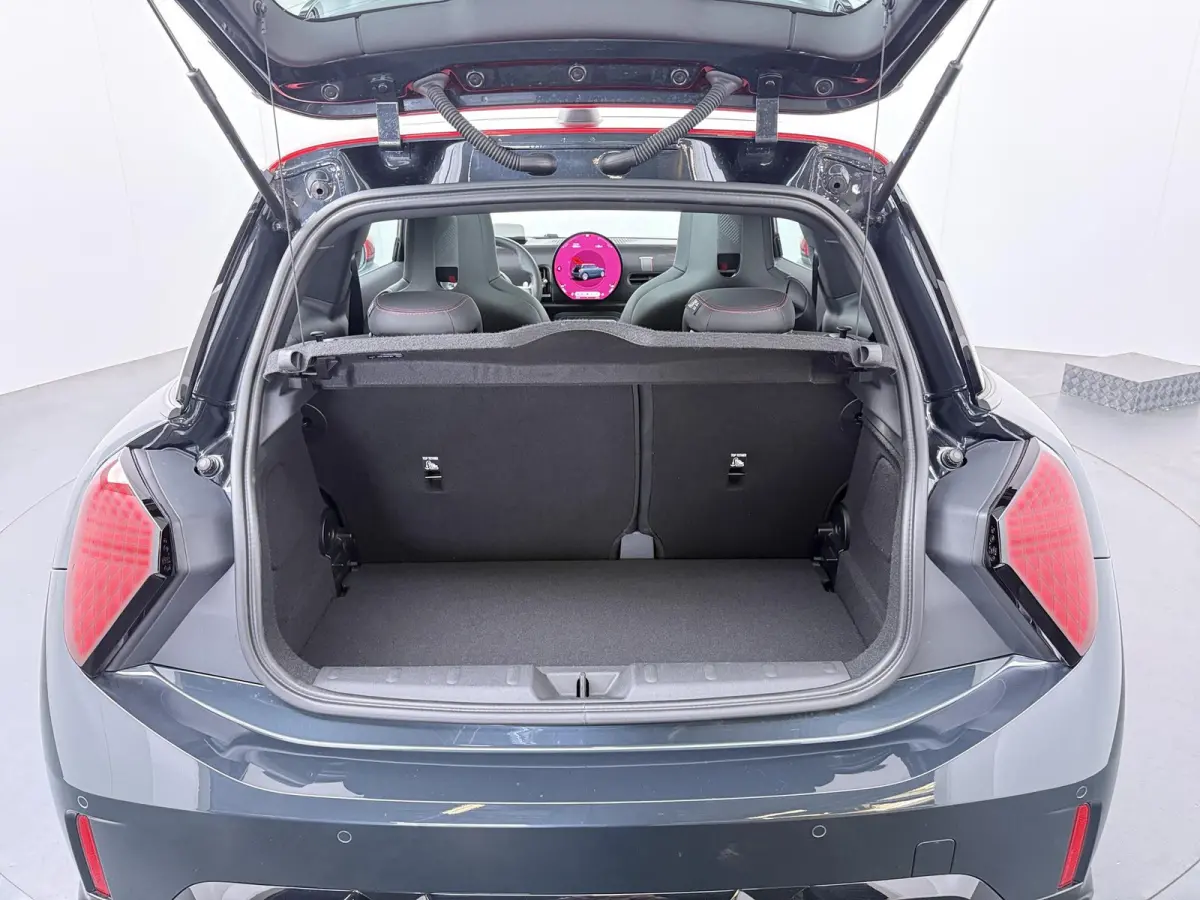 Cooper C JCW-trim | Pakket XL | Adaptive Cruise | Panoramadak | Harman Kardon | Stoel- stuurverwarming