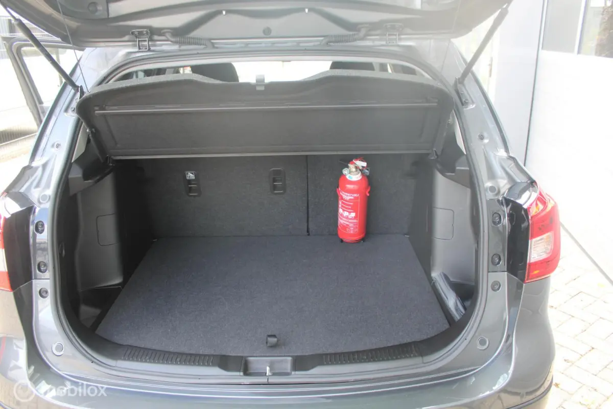 1.0 Boosterjet Exclusive 1e Eig | Boekjes | Stoelverwarming | Navigatie | 5 keer op Voorraad.