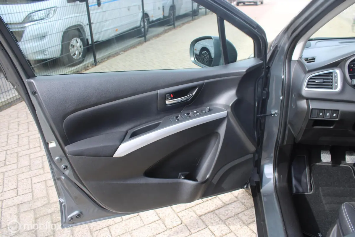 1.0 Boosterjet Exclusive 1e Eig | Boekjes | Stoelverwarming | Navigatie | 5 keer op Voorraad.