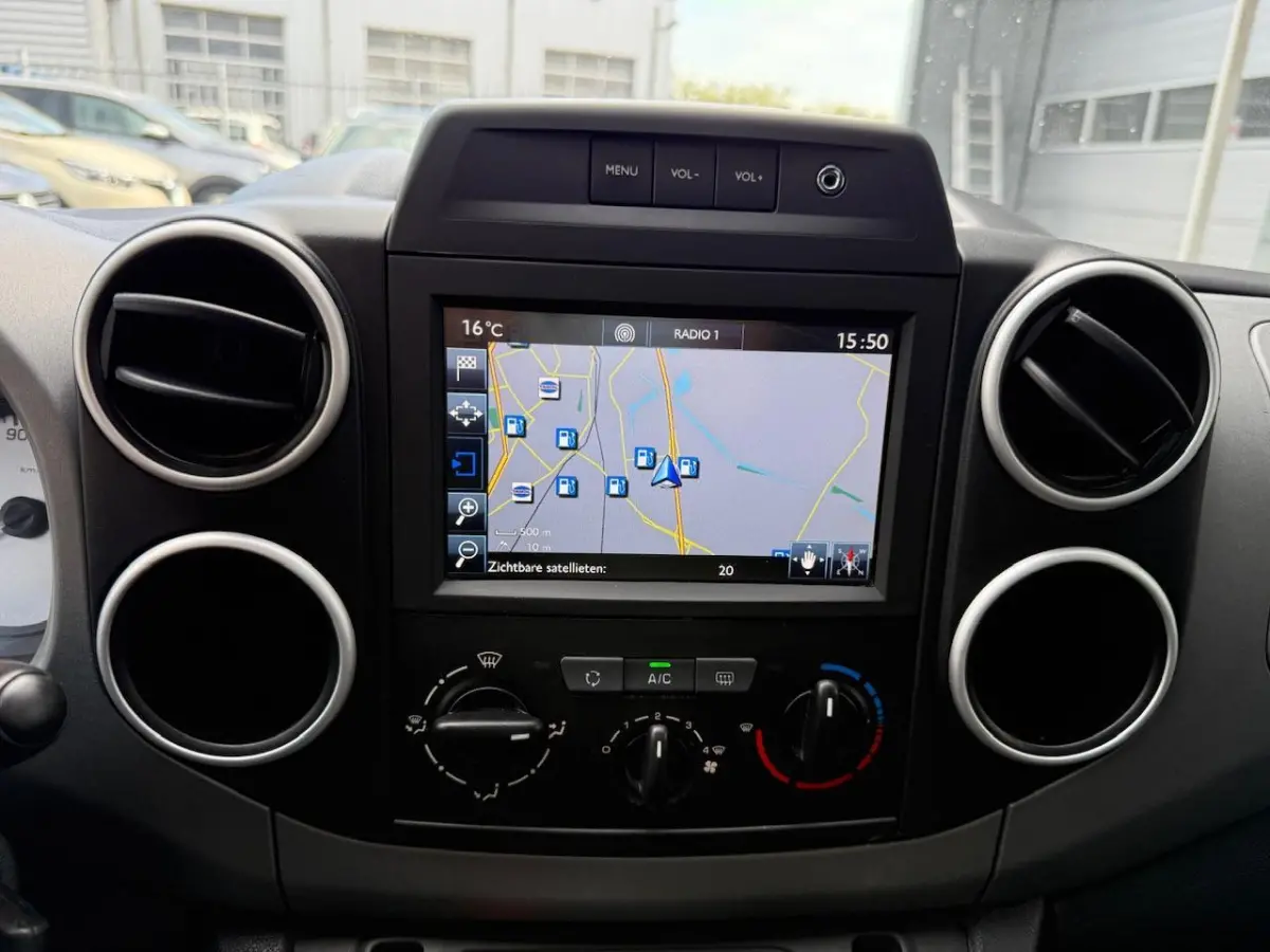 1.2 Benzine Trekhaak Nieuwe Riem Camera CarPlay clip