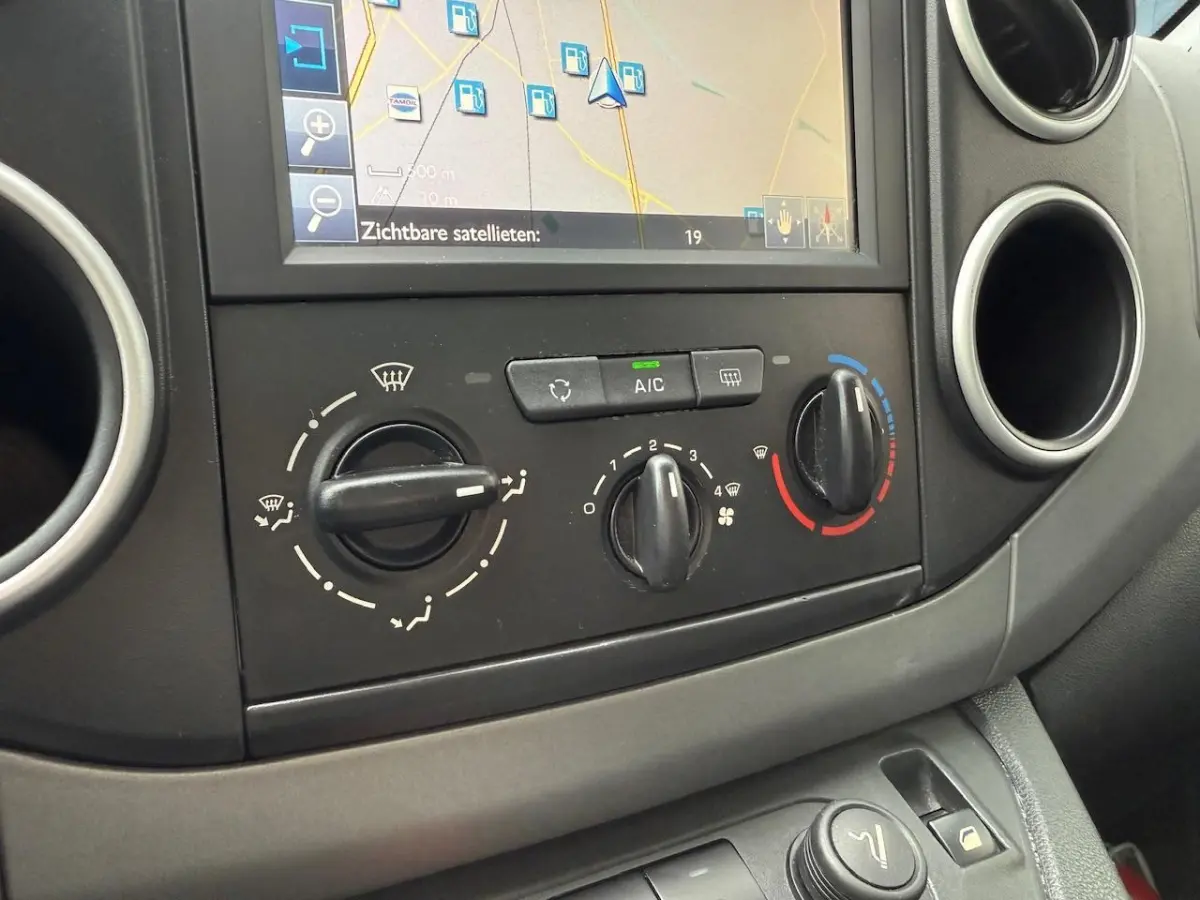 1.2 Benzine Trekhaak Nieuwe Riem Camera CarPlay clip