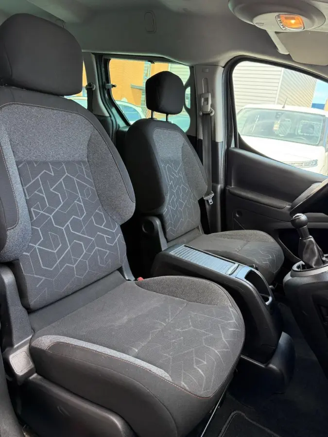 1.2 Benzine Trekhaak Nieuwe Riem Camera CarPlay clip