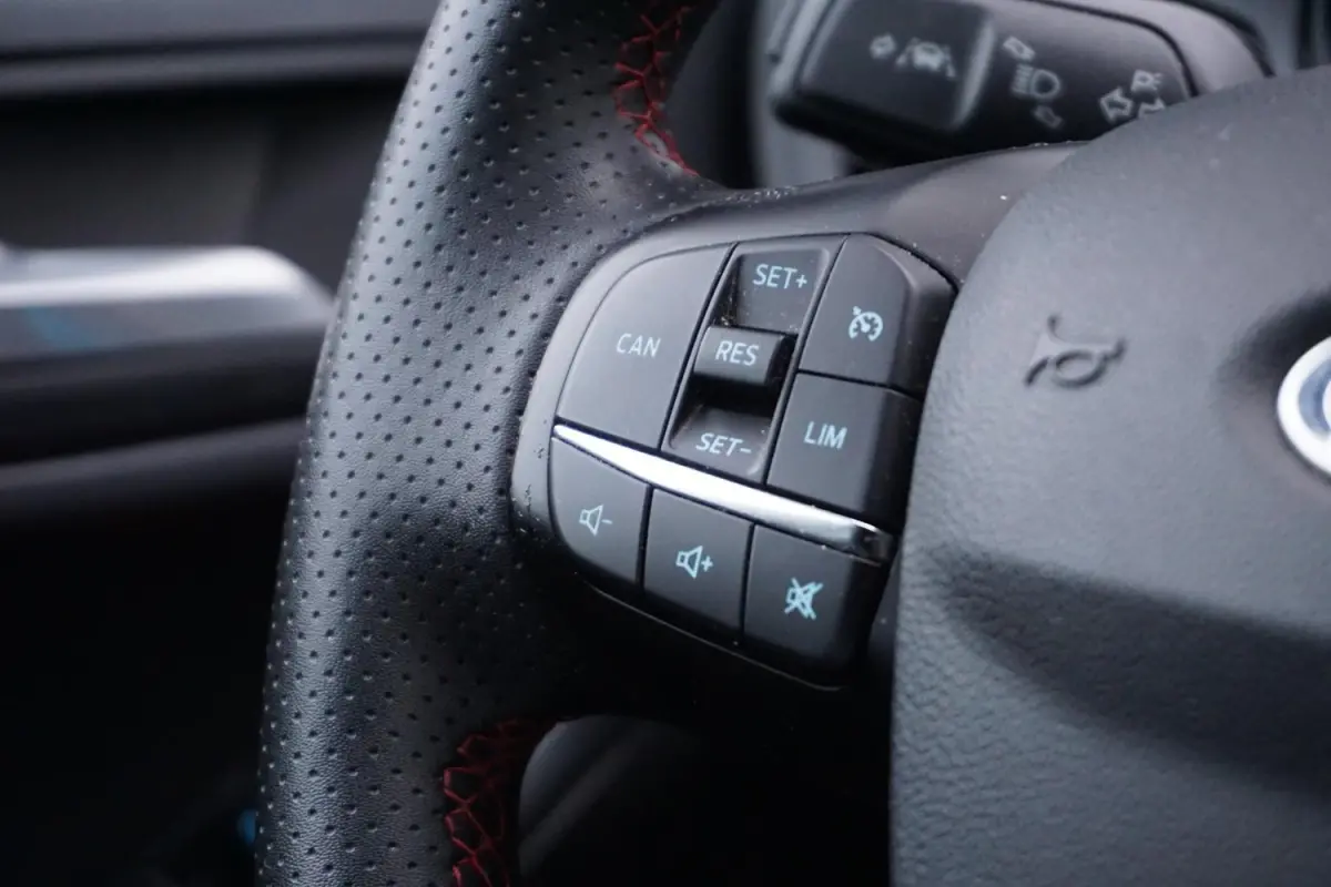 1.0 EcoBoost Hybrid ST Line Business