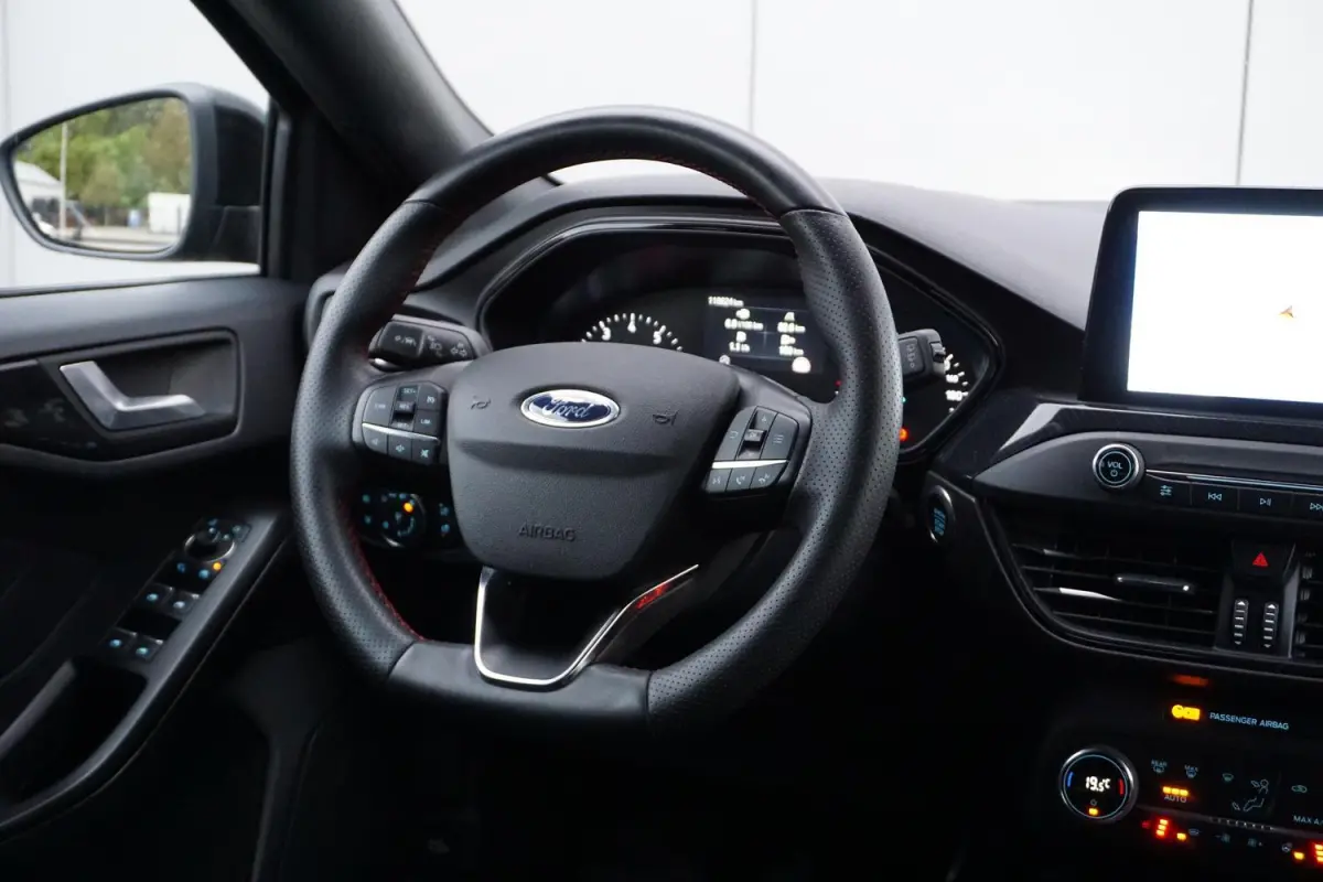1.0 EcoBoost Hybrid ST Line Business
