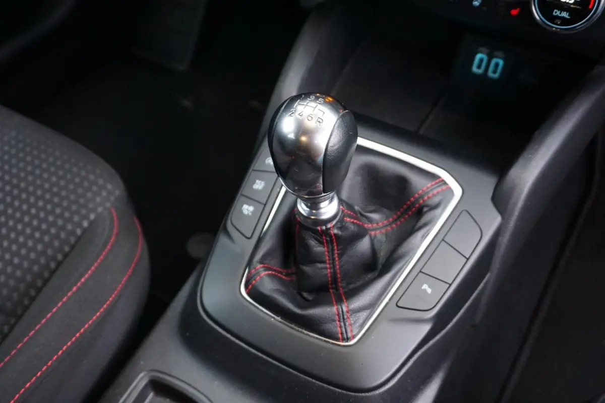 1.0 EcoBoost Hybrid ST Line Business