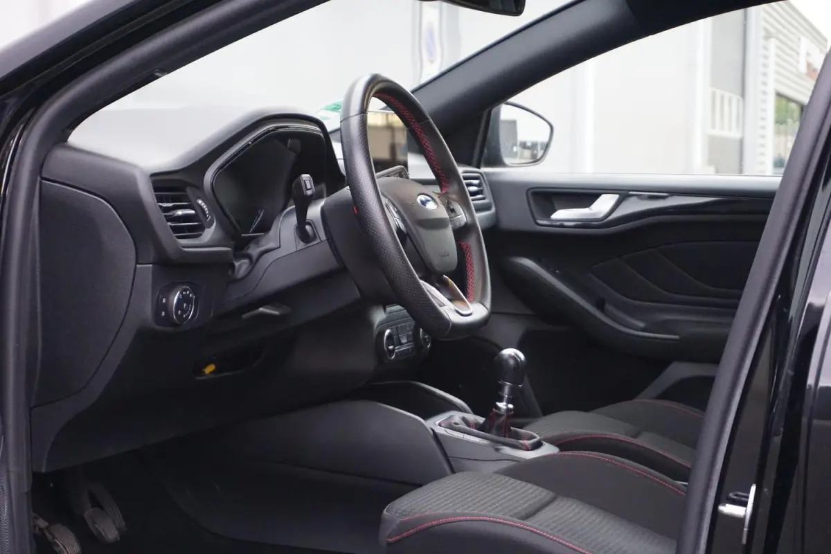 1.0 EcoBoost Hybrid ST Line Business
