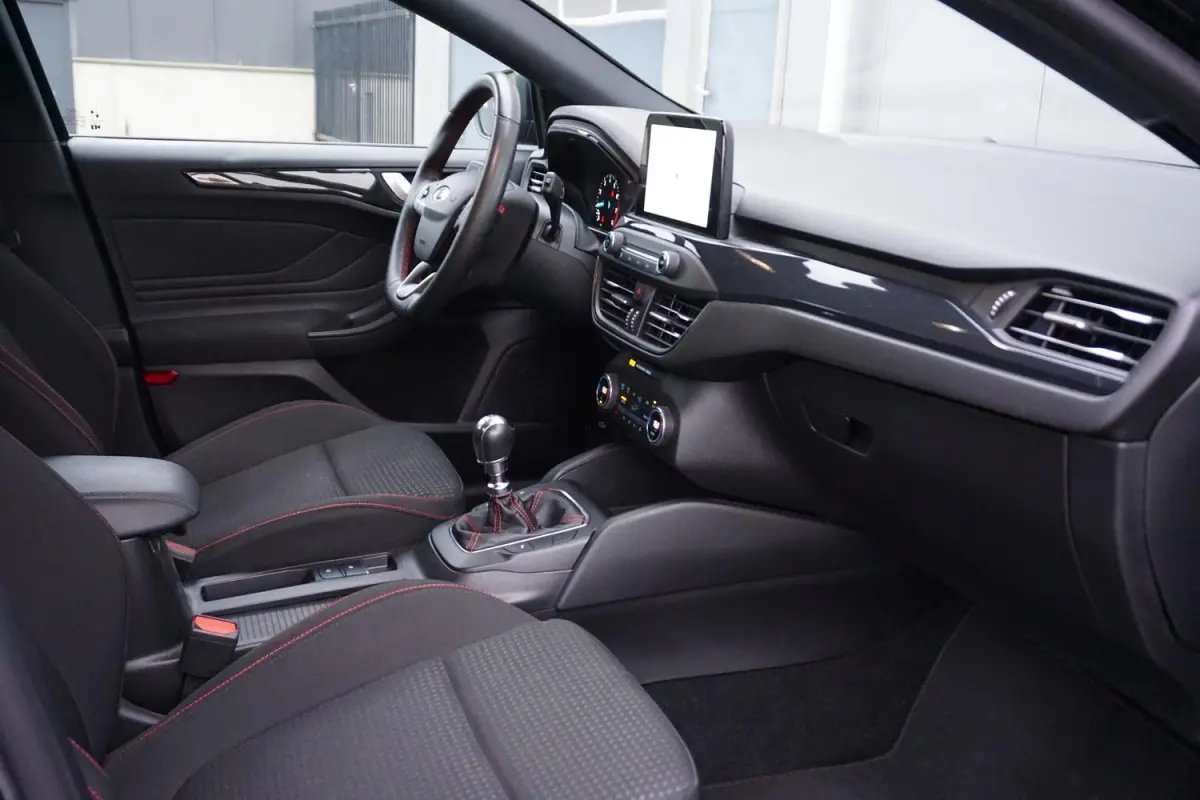 1.0 EcoBoost Hybrid ST Line Business