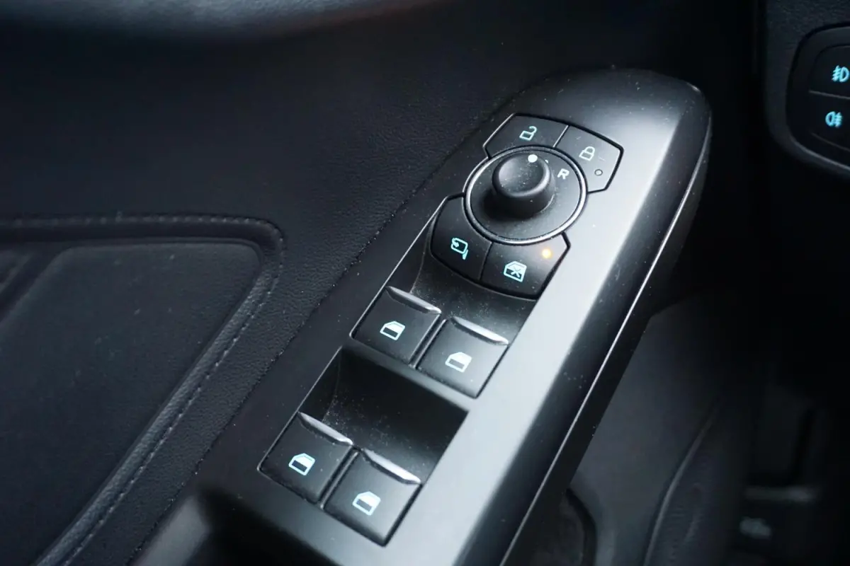 1.0 EcoBoost Hybrid ST Line Business