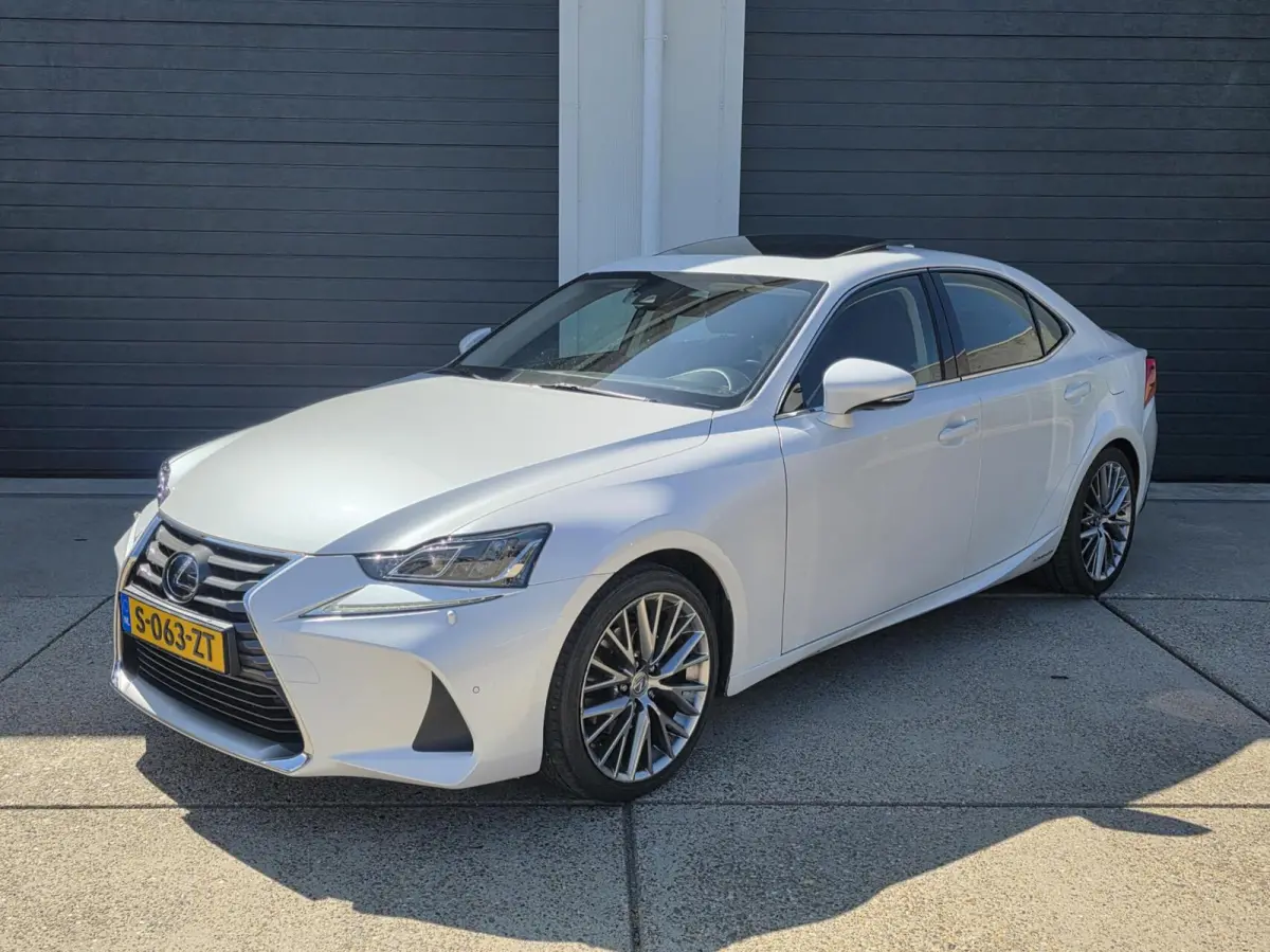 300h Hybrid Luxury Line Mark-Levinson