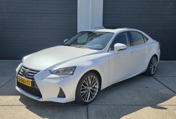 300h Hybrid Luxury Line Mark-Levinson