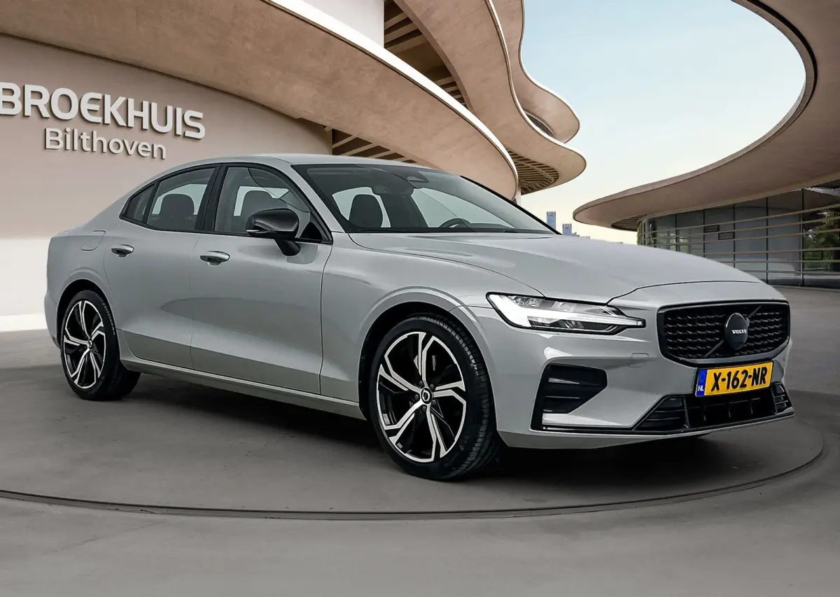2.0 B4 Plus Dark | PDC V+A en Camera | Adaptive Cruiscontrol | Stoel + Stuurverwarming | Apple Carplay - Android Auto |