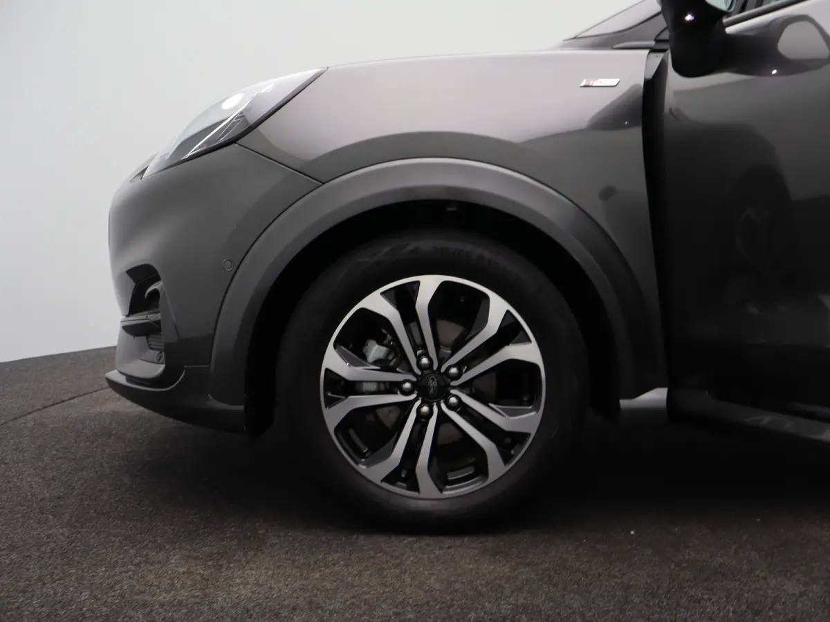 1.0 EcoBoost ST-Line Winter Pakket | Achteruitrijcamera | Apple Carplay/Android Auto | Parkeersenoren | Navigatie | 17" Lichtmetalen Velgen