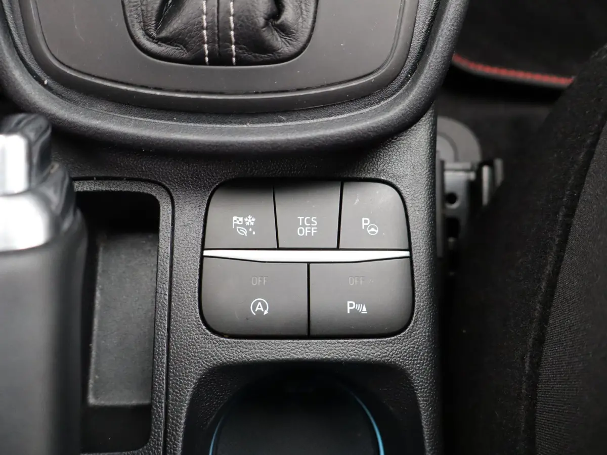 1.0 EcoBoost ST-Line Winter Pakket | Achteruitrijcamera | Apple Carplay/Android Auto | Parkeersenoren | Navigatie | 17" Lichtmetalen Velgen