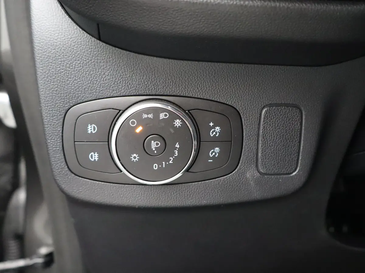 1.0 EcoBoost ST-Line Winter Pakket | Achteruitrijcamera | Apple Carplay/Android Auto | Parkeersenoren | Navigatie | 17" Lichtmetalen Velgen