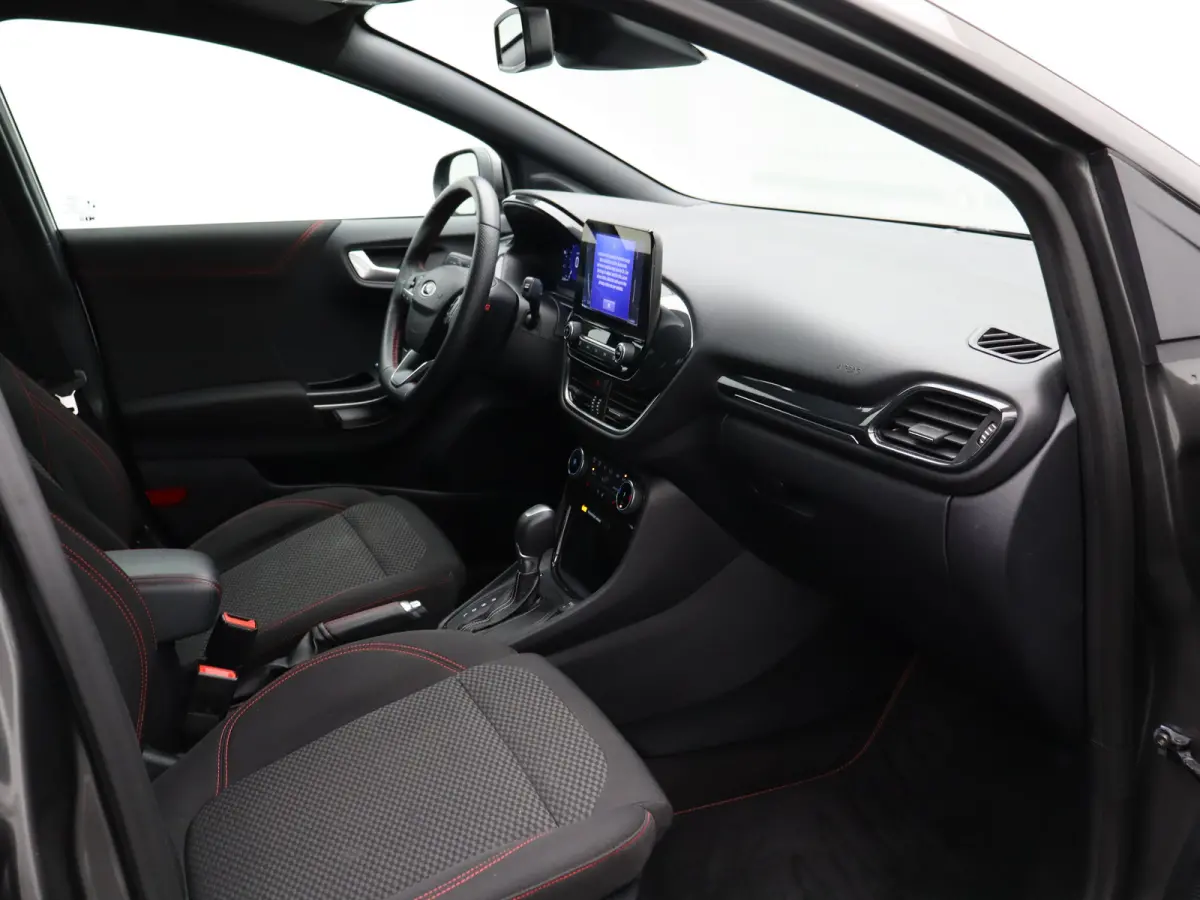 1.0 EcoBoost ST-Line Winter Pakket | Achteruitrijcamera | Apple Carplay/Android Auto | Parkeersenoren | Navigatie | 17" Lichtmetalen Velgen