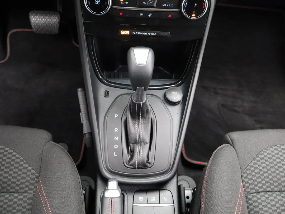 1.0 EcoBoost ST-Line Winter Pakket | Achteruitrijcamera | Apple Carplay/Android Auto | Parkeersenoren | Navigatie | 17" Lichtmetalen Velgen