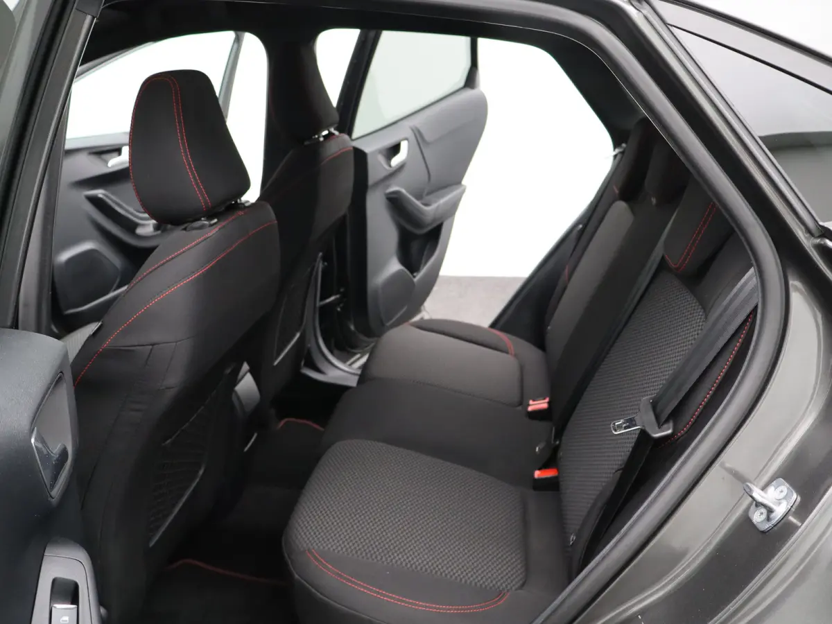 1.0 EcoBoost ST-Line Winter Pakket | Achteruitrijcamera | Apple Carplay/Android Auto | Parkeersenoren | Navigatie | 17" Lichtmetalen Velgen