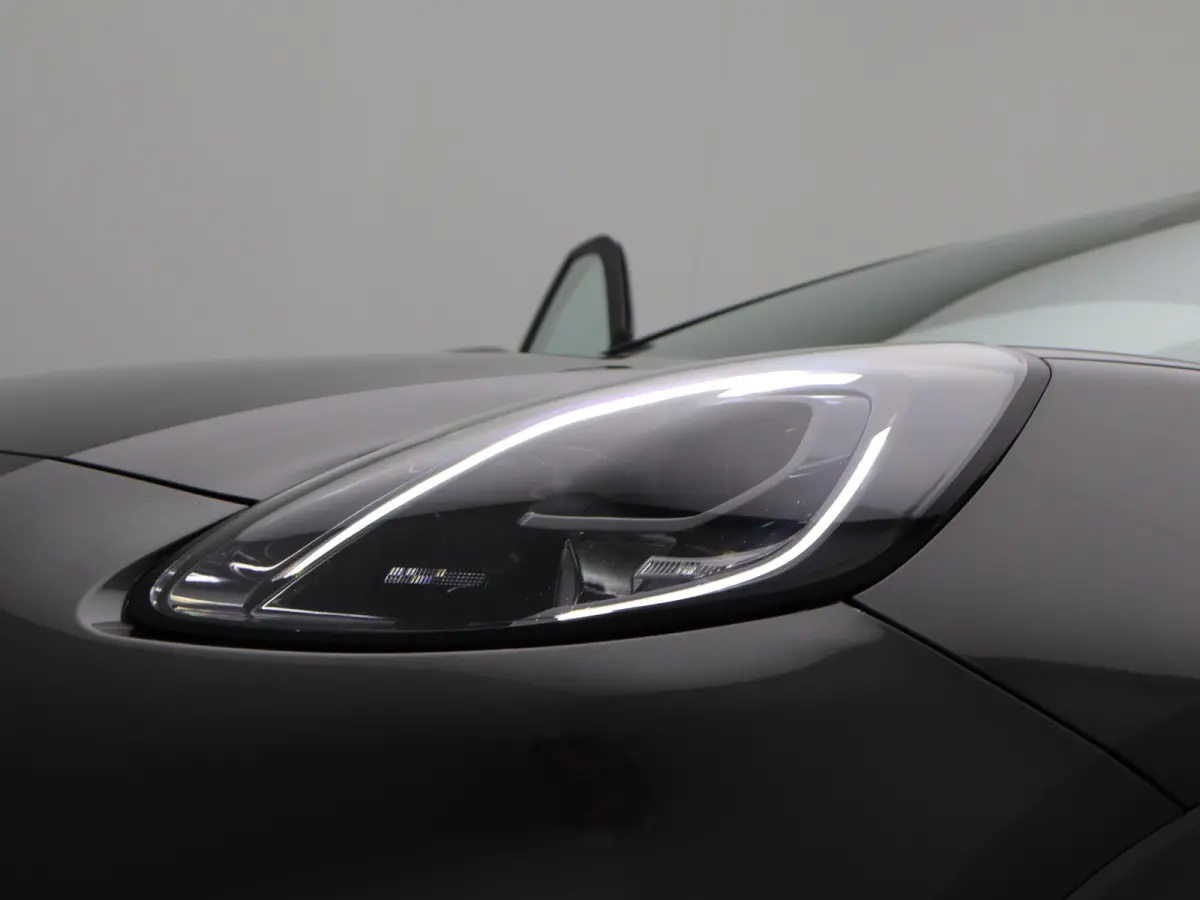 1.0 EcoBoost ST-Line Winter Pakket | Achteruitrijcamera | Apple Carplay/Android Auto | Parkeersenoren | Navigatie | 17" Lichtmetalen Velgen