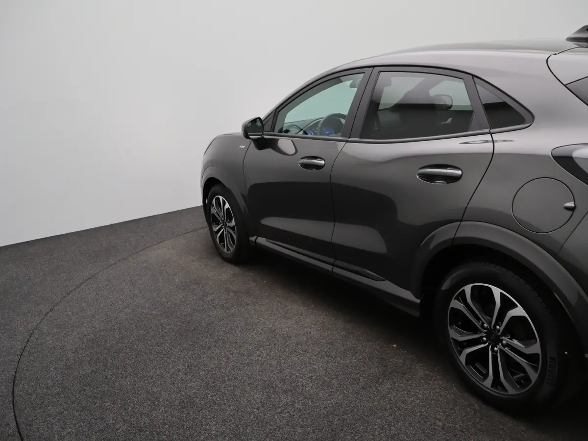 1.0 EcoBoost ST-Line Winter Pakket | Achteruitrijcamera | Apple Carplay/Android Auto | Parkeersenoren | Navigatie | 17" Lichtmetalen Velgen