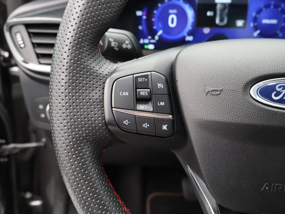 1.0 EcoBoost ST-Line Winter Pakket | Achteruitrijcamera | Apple Carplay/Android Auto | Parkeersenoren | Navigatie | 17" Lichtmetalen Velgen