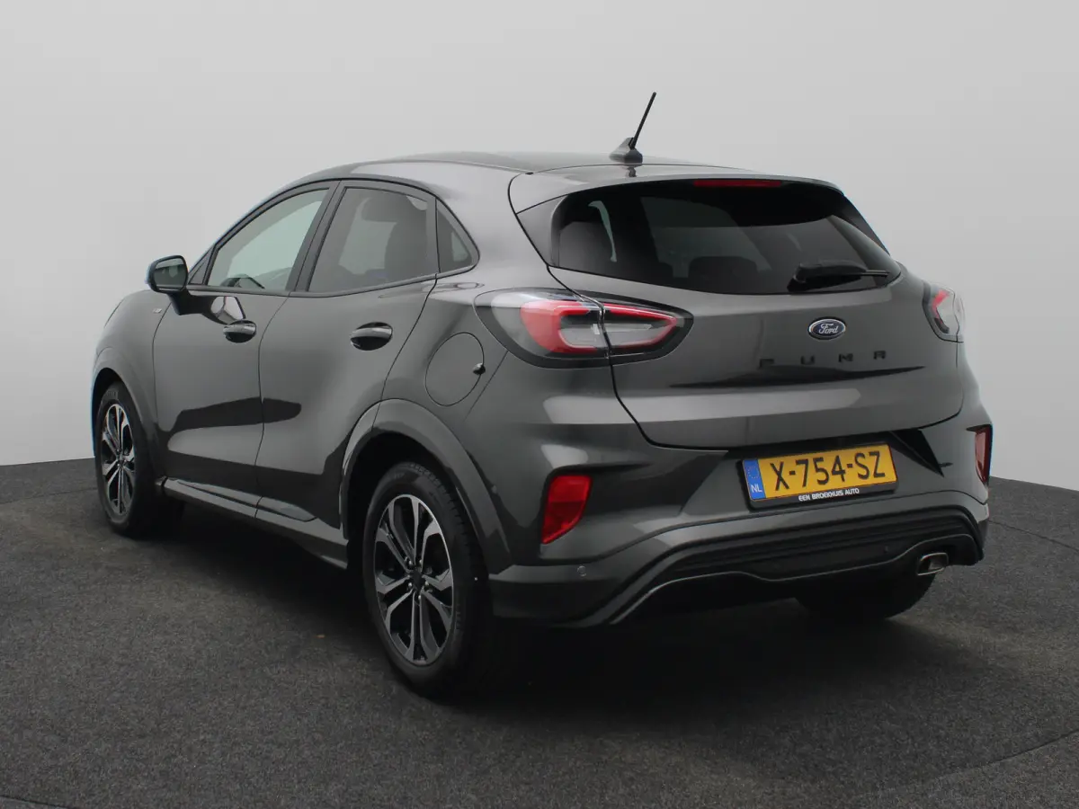 1.0 EcoBoost ST-Line Winter Pakket | Achteruitrijcamera | Apple Carplay/Android Auto | Parkeersenoren | Navigatie | 17" Lichtmetalen Velgen