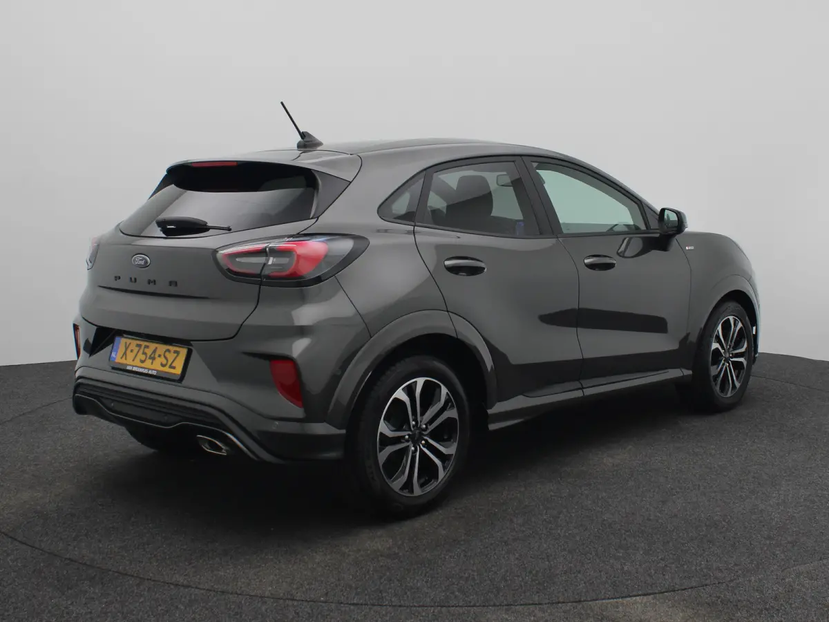 1.0 EcoBoost ST-Line Winter Pakket | Achteruitrijcamera | Apple Carplay/Android Auto | Parkeersenoren | Navigatie | 17" Lichtmetalen Velgen