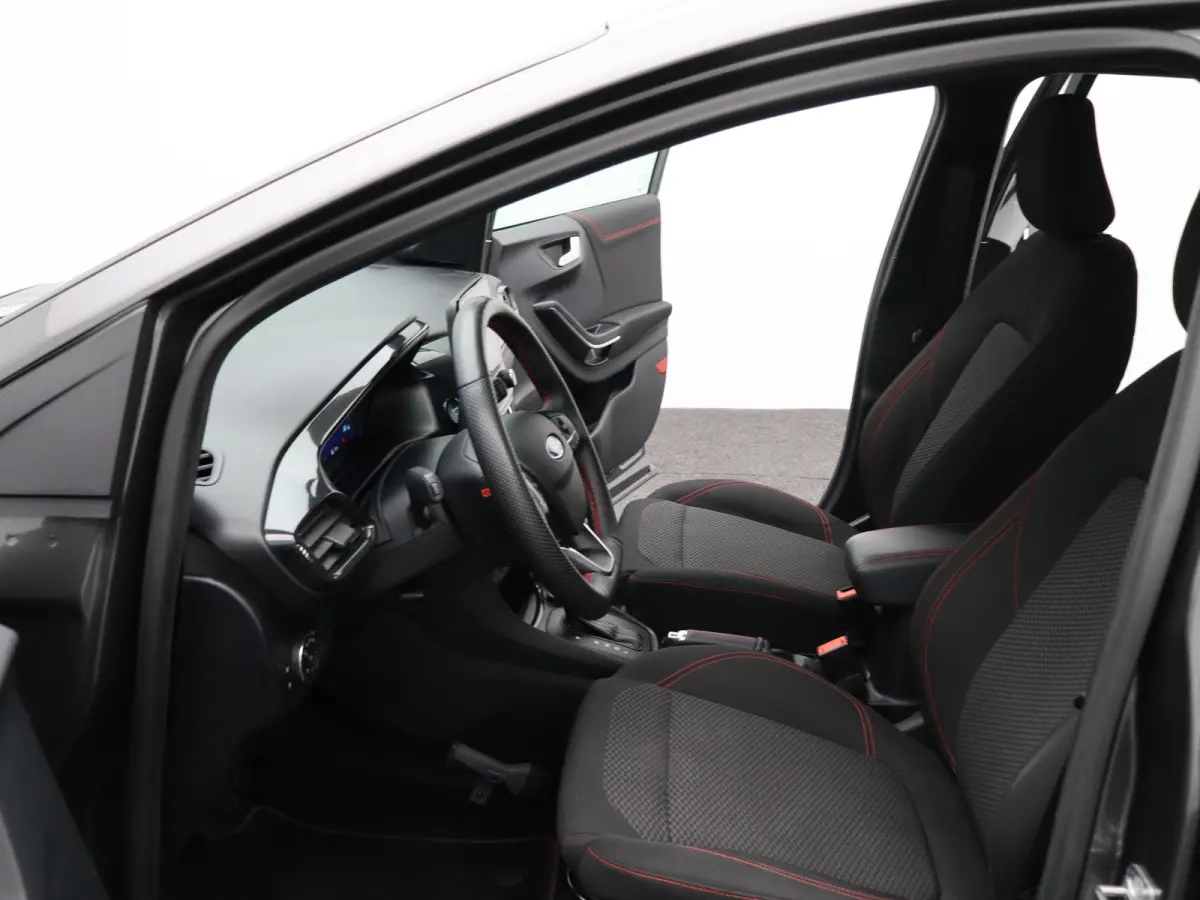 1.0 EcoBoost ST-Line Winter Pakket | Achteruitrijcamera | Apple Carplay/Android Auto | Parkeersenoren | Navigatie | 17" Lichtmetalen Velgen