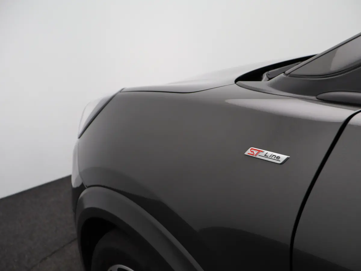 1.0 EcoBoost ST-Line Winter Pakket | Achteruitrijcamera | Apple Carplay/Android Auto | Parkeersenoren | Navigatie | 17" Lichtmetalen Velgen
