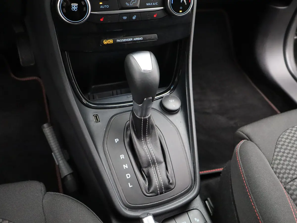 1.0 EcoBoost ST-Line Winter Pakket | Achteruitrijcamera | Apple Carplay/Android Auto | Parkeersenoren | Navigatie | 17" Lichtmetalen Velgen