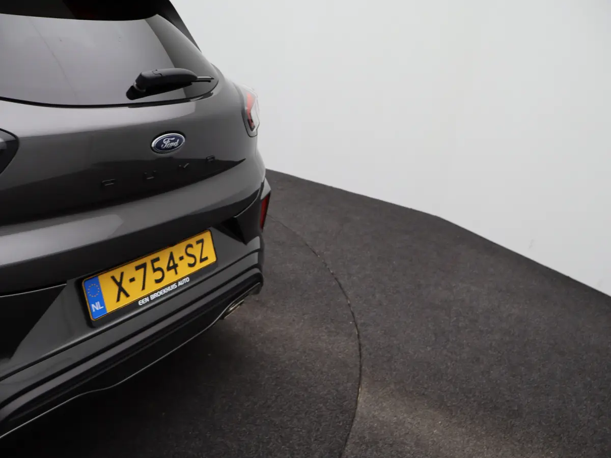 1.0 EcoBoost ST-Line Winter Pakket | Achteruitrijcamera | Apple Carplay/Android Auto | Parkeersenoren | Navigatie | 17" Lichtmetalen Velgen
