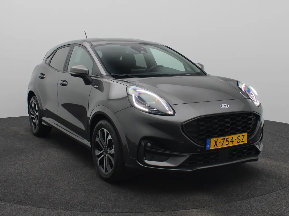1.0 EcoBoost ST-Line Winter Pakket | Achteruitrijcamera | Apple Carplay/Android Auto | Parkeersenoren | Navigatie | 17" Lichtmetalen Velgen