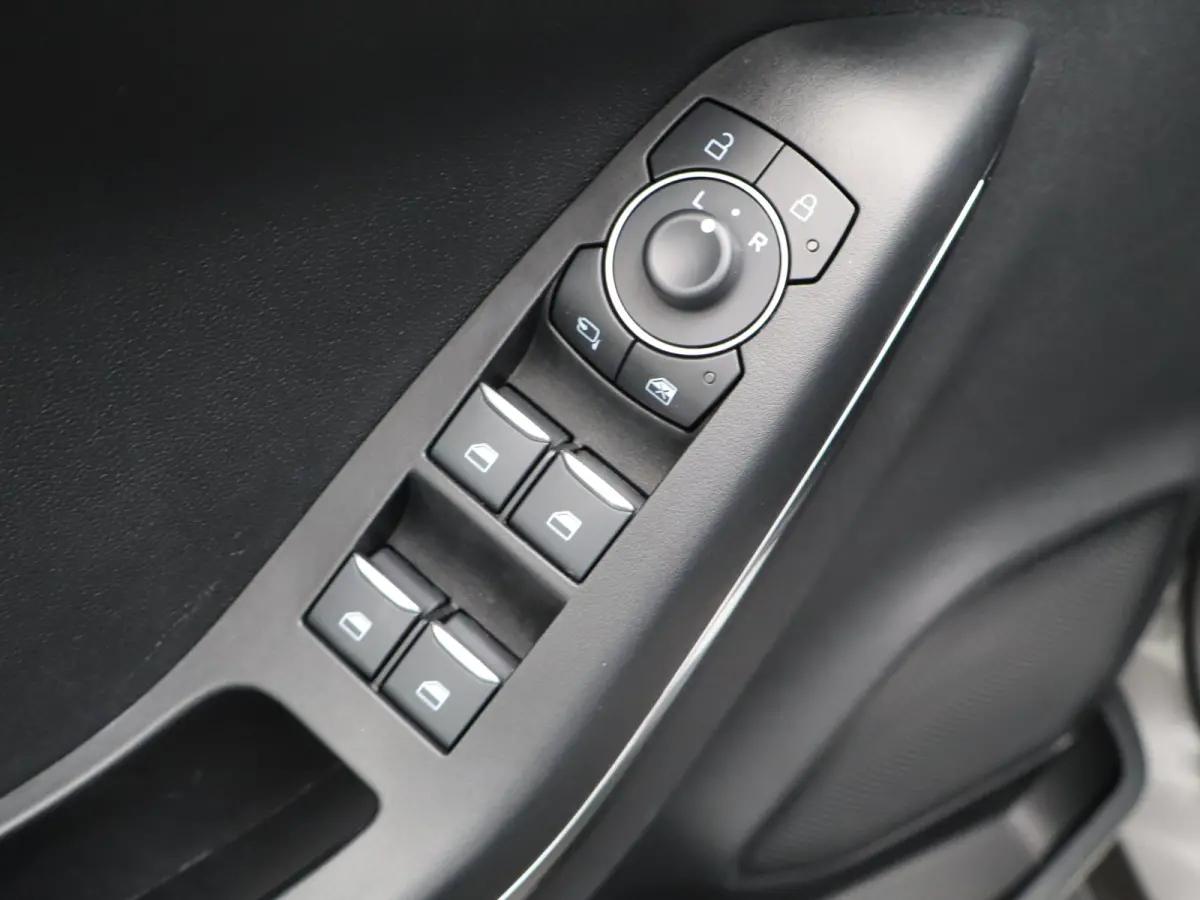 1.0 EcoBoost ST-Line | WInter Pakket | Achteruitrijcamera | Parkeersensoren | Cruise Control | Climat Control | 17" Lichtmetalenvelgen | Apple Carplay/Android Auto