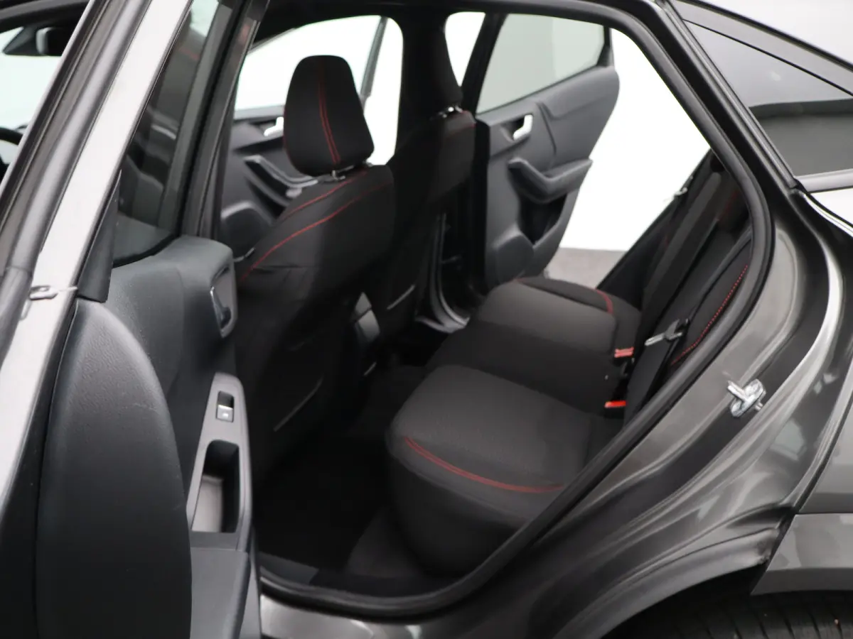 1.0 EcoBoost ST-Line | WInter Pakket | Achteruitrijcamera | Parkeersensoren | Cruise Control | Climat Control | 17" Lichtmetalenvelgen | Apple Carplay/Android Auto