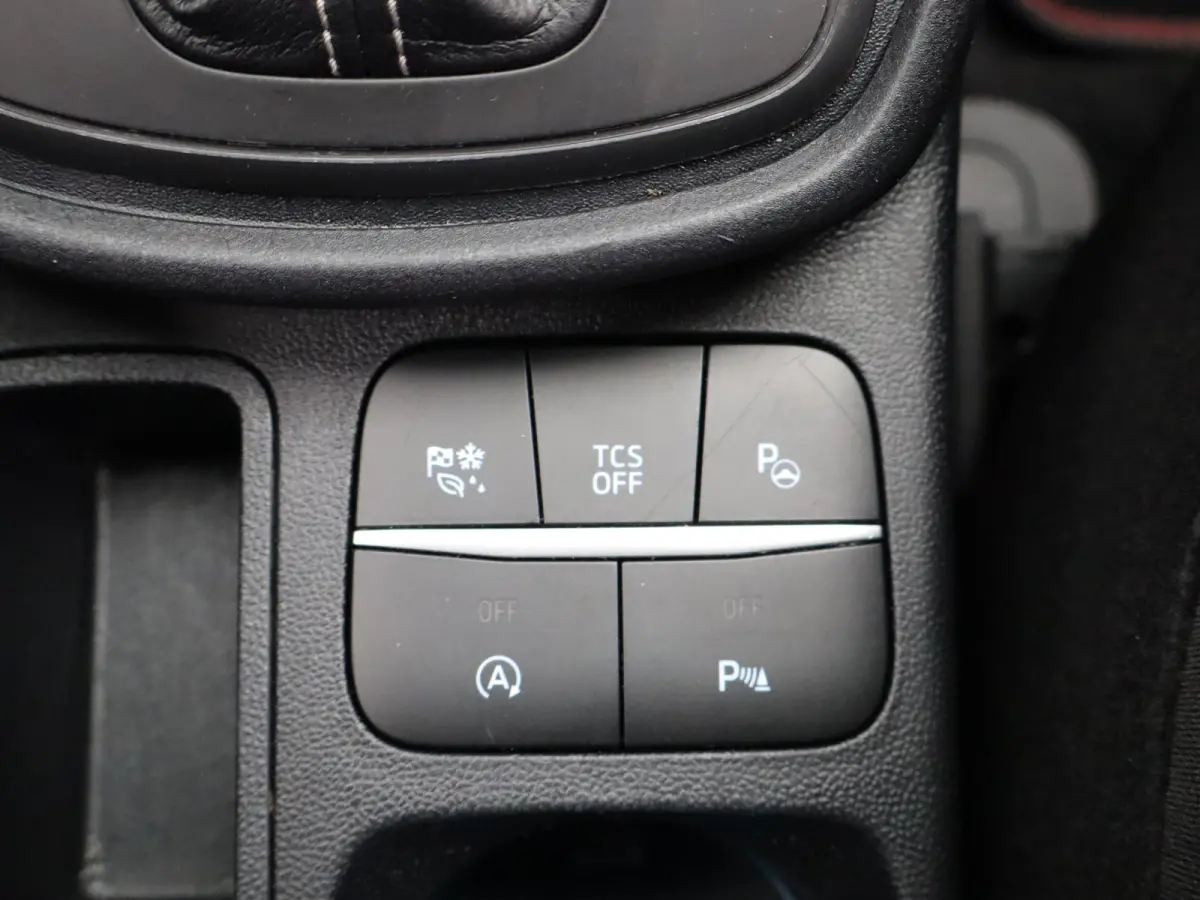 1.0 EcoBoost ST-Line | WInter Pakket | Achteruitrijcamera | Parkeersensoren | Cruise Control | Climat Control | 17" Lichtmetalenvelgen | Apple Carplay/Android Auto