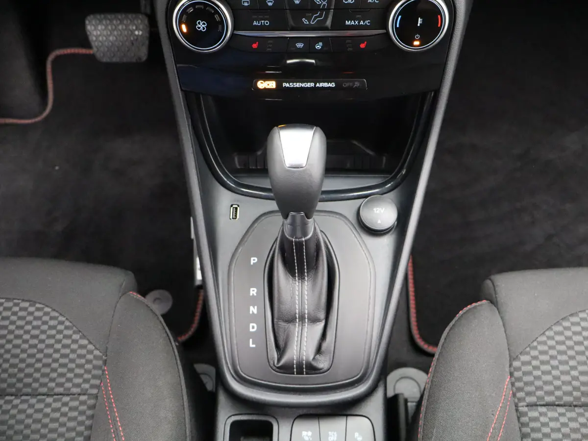 1.0 EcoBoost ST-Line | WInter Pakket | Achteruitrijcamera | Parkeersensoren | Cruise Control | Climat Control | 17" Lichtmetalenvelgen | Apple Carplay/Android Auto
