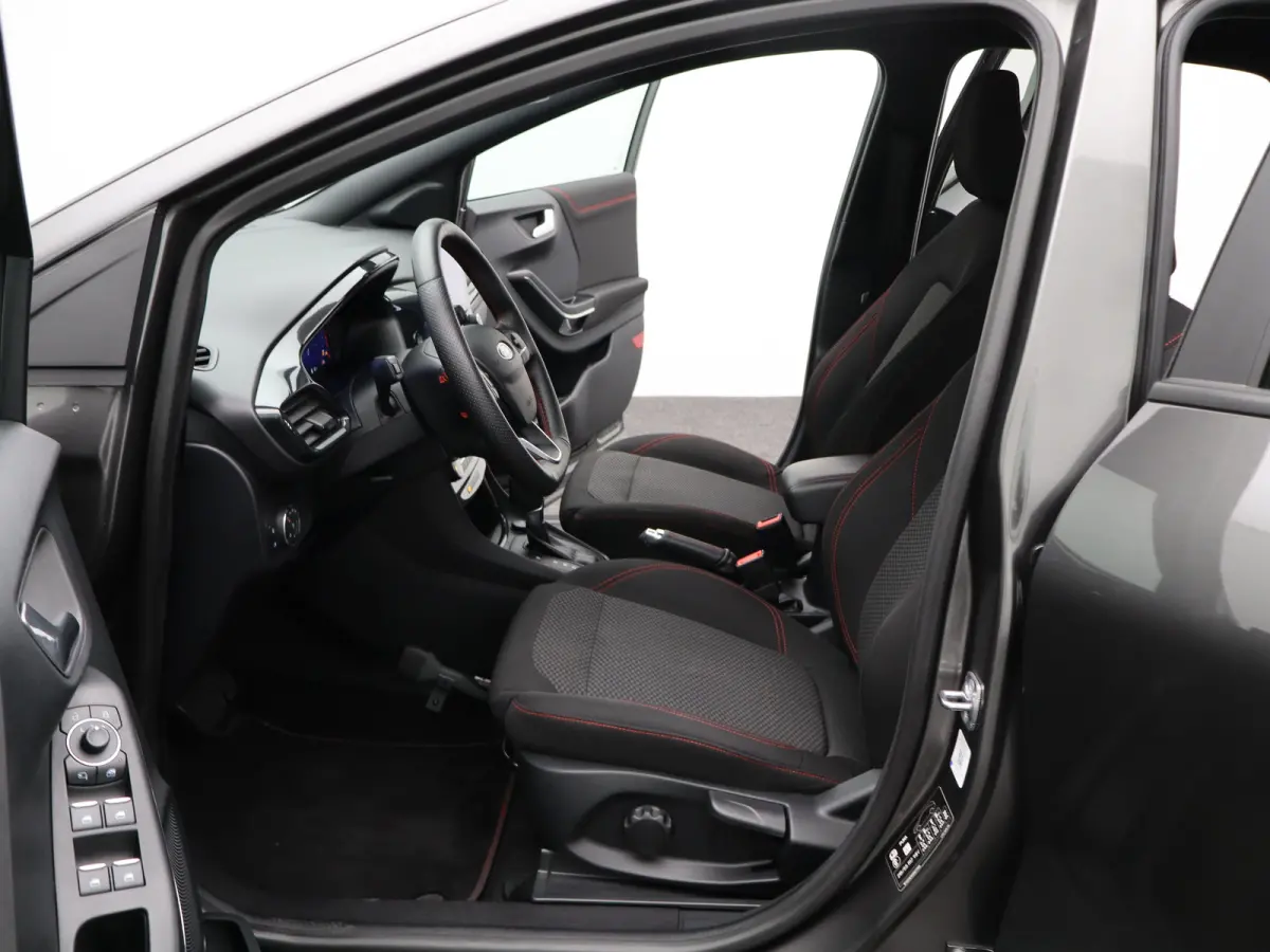 1.0 EcoBoost ST-Line | WInter Pakket | Achteruitrijcamera | Parkeersensoren | Cruise Control | Climat Control | 17" Lichtmetalenvelgen | Apple Carplay/Android Auto