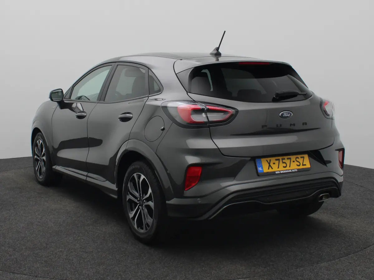 1.0 EcoBoost ST-Line | WInter Pakket | Achteruitrijcamera | Parkeersensoren | Cruise Control | Climat Control | 17" Lichtmetalenvelgen | Apple Carplay/Android Auto