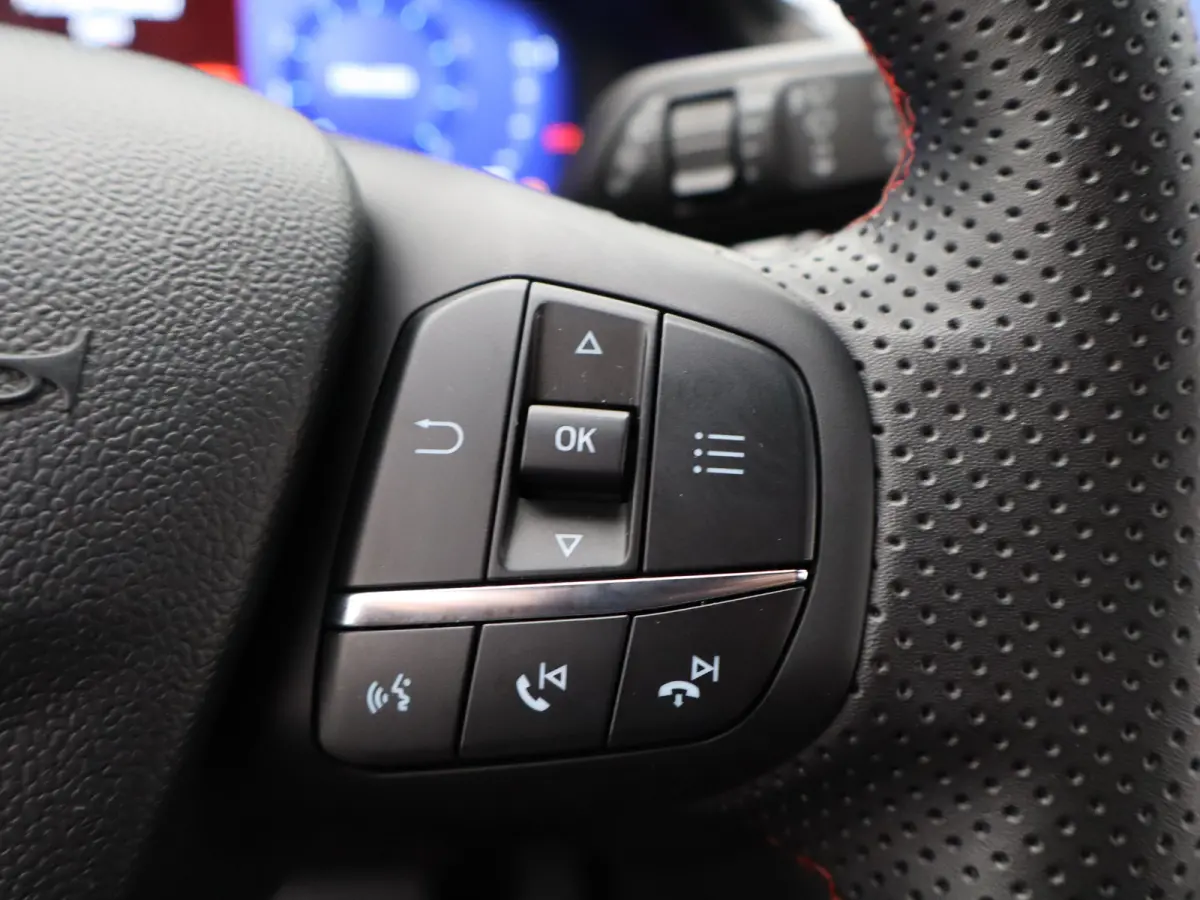 1.0 EcoBoost ST-Line | WInter Pakket | Achteruitrijcamera | Parkeersensoren | Cruise Control | Climat Control | 17" Lichtmetalenvelgen | Apple Carplay/Android Auto