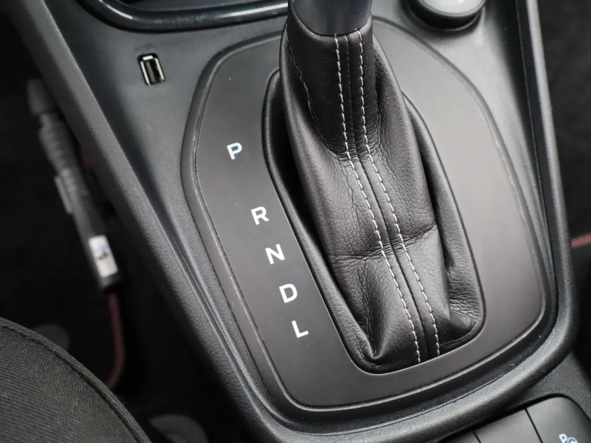 1.0 EcoBoost ST-Line | WInter Pakket | Achteruitrijcamera | Parkeersensoren | Cruise Control | Climat Control | 17" Lichtmetalenvelgen | Apple Carplay/Android Auto