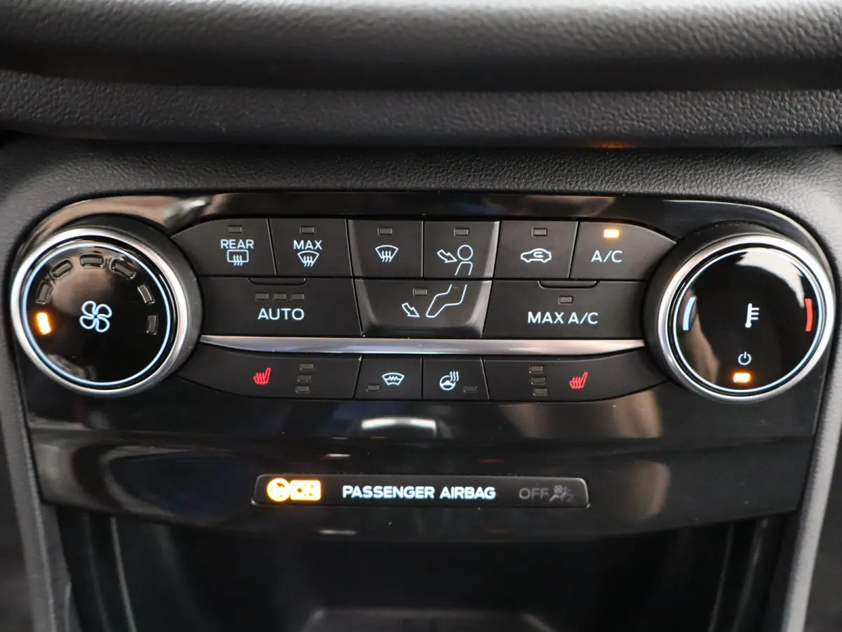 1.0 EcoBoost ST-Line | WInter Pakket | Achteruitrijcamera | Parkeersensoren | Cruise Control | Climat Control | 17" Lichtmetalenvelgen | Apple Carplay/Android Auto