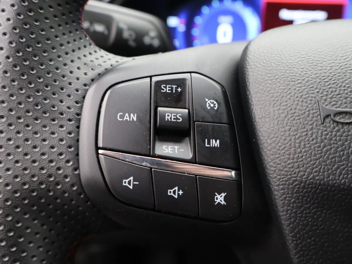 1.0 EcoBoost ST-Line | WInter Pakket | Achteruitrijcamera | Parkeersensoren | Cruise Control | Climat Control | 17" Lichtmetalenvelgen | Apple Carplay/Android Auto
