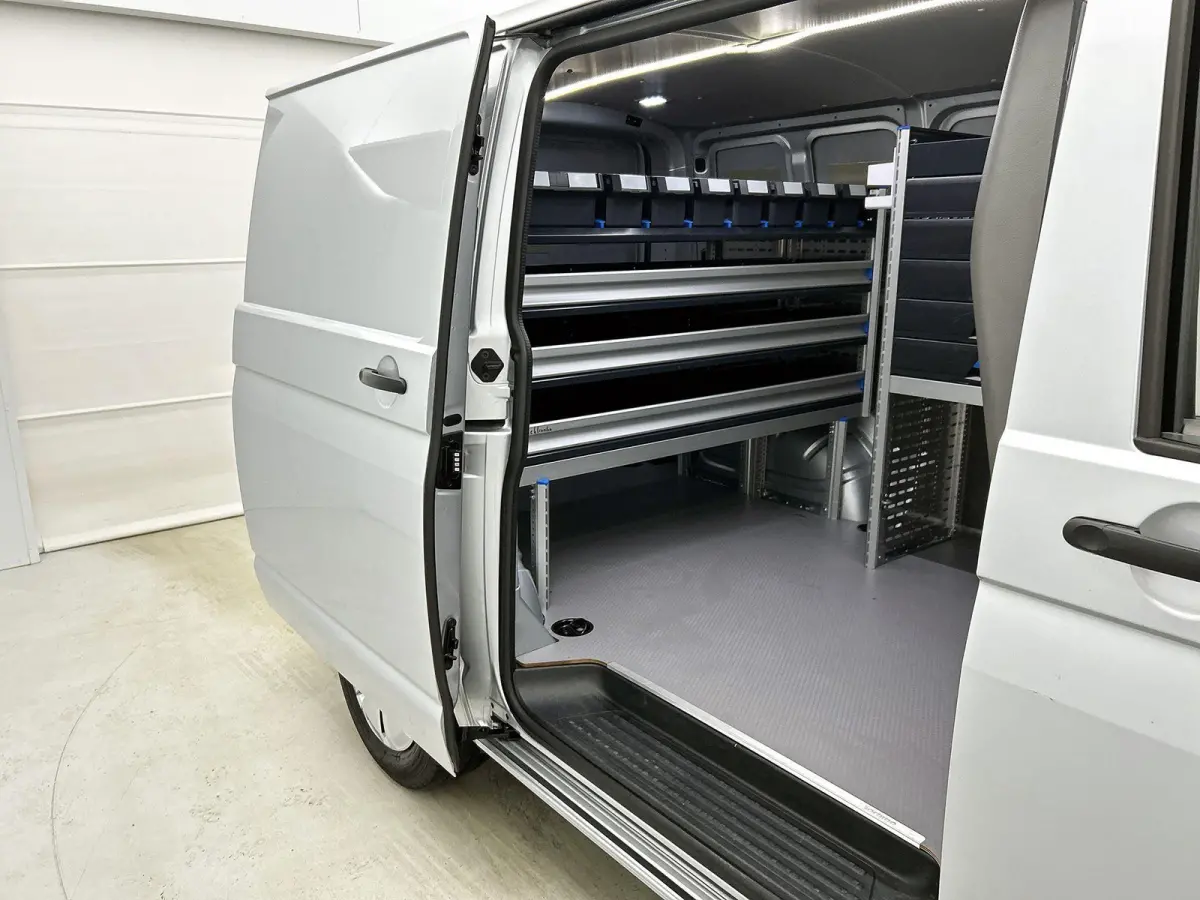 2.0 TDI L1H1 Comfortline 150PK | Automaat | Radio | Airco | Parkeerhulp achter | Navigatie | Apple Carplay/Android Auto | Multifunctioneel stuurwiel | Cruise control |