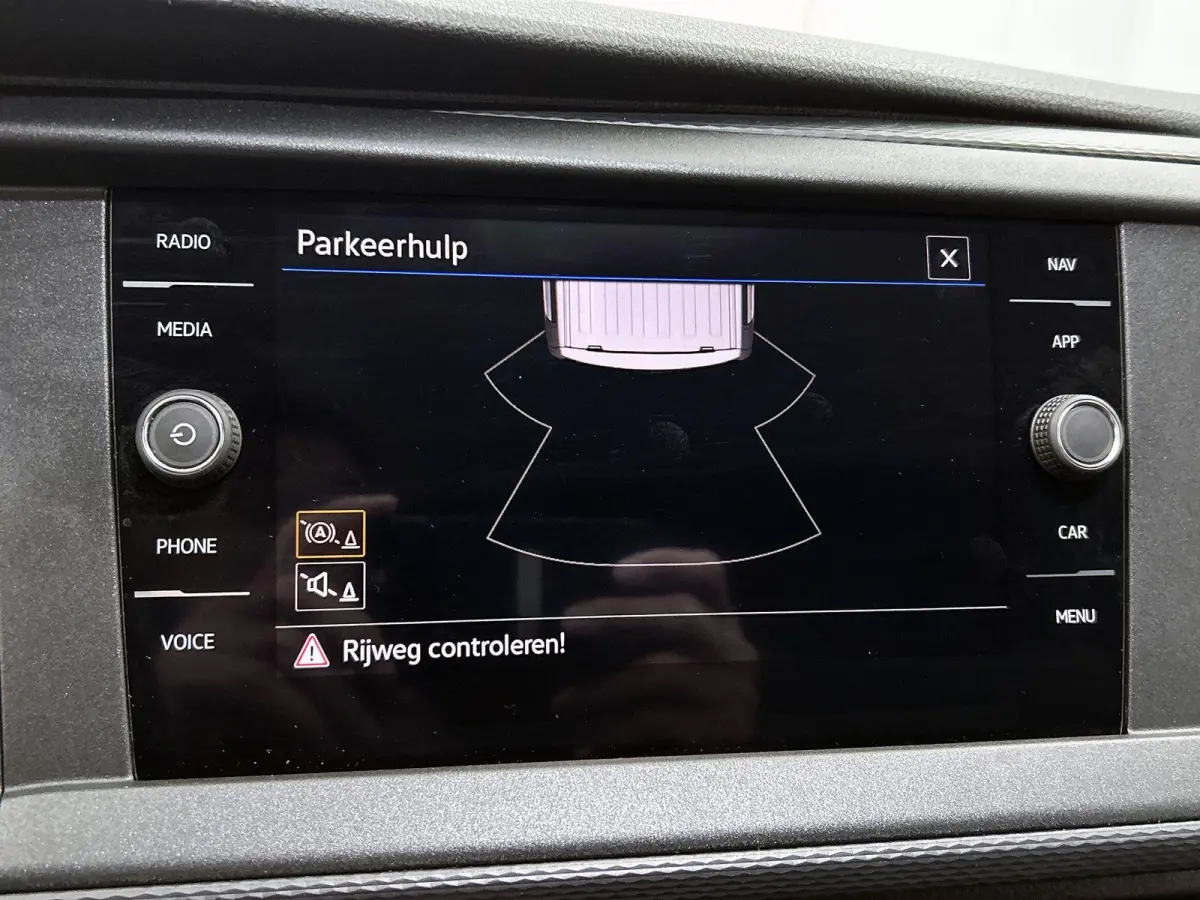 2.0 TDI L1H1 Comfortline 150PK | Automaat | Radio | Airco | Parkeerhulp achter | Navigatie | Apple Carplay/Android Auto | Multifunctioneel stuurwiel | Cruise control |