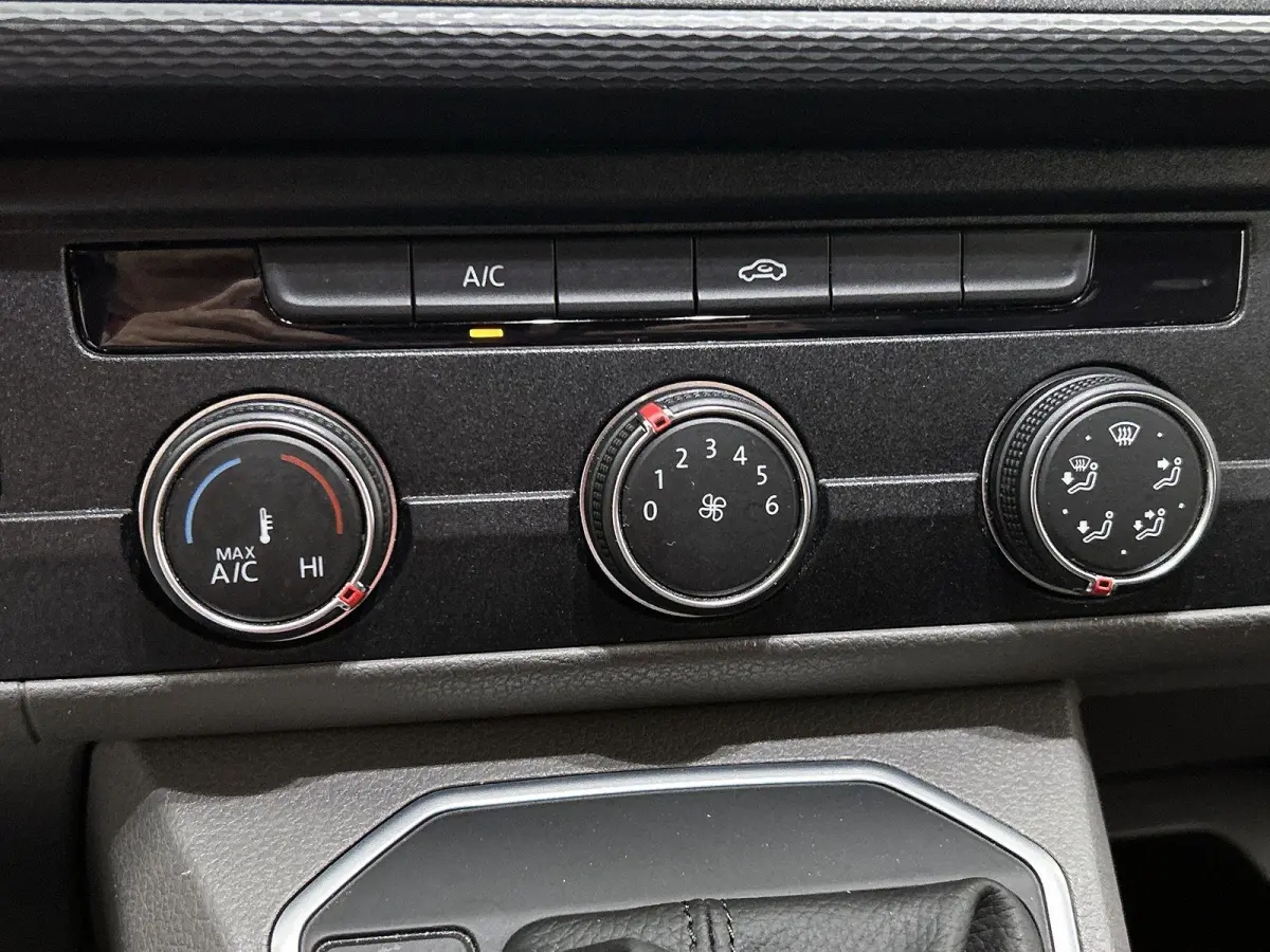 2.0 TDI L1H1 Comfortline 150PK | Automaat | Radio | Airco | Parkeerhulp achter | Navigatie | Apple Carplay/Android Auto | Multifunctioneel stuurwiel | Cruise control |