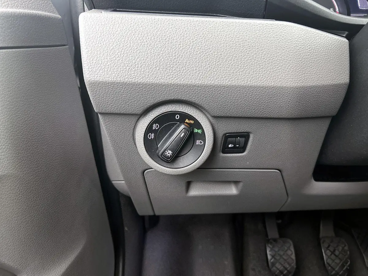 2.0 TDI L2H1 Comfortline 110PK | Airco | Trekhaak | Radio | Bijrijdersbank | Parkeerhulp achter | Cruise control | Navigatie | Apple Carplay/Android Auto |